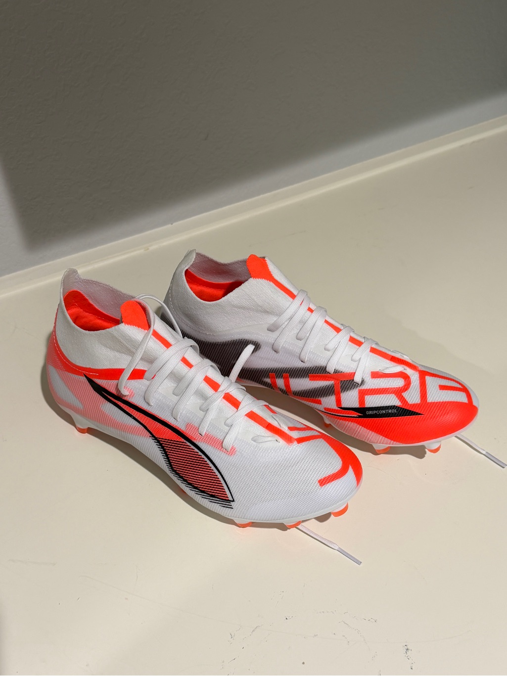 Puma Women’s White & Neon Orange Ultra Lightweight Soccer Cleats
